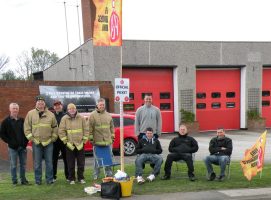 Grantham firefighters on picket line