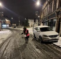 Grantham councillors help clear snow for today’s big events